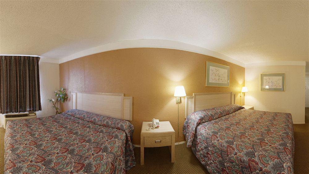 Economy Inn & Suites Дентон Экстерьер фото