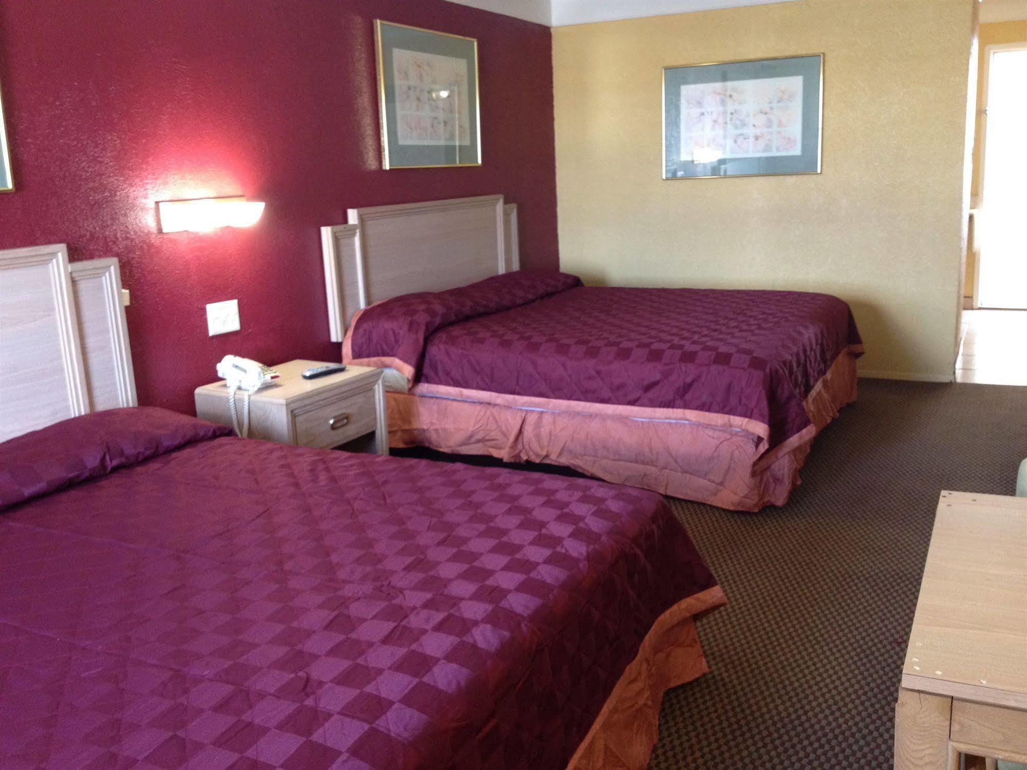 Economy Inn & Suites Дентон Экстерьер фото