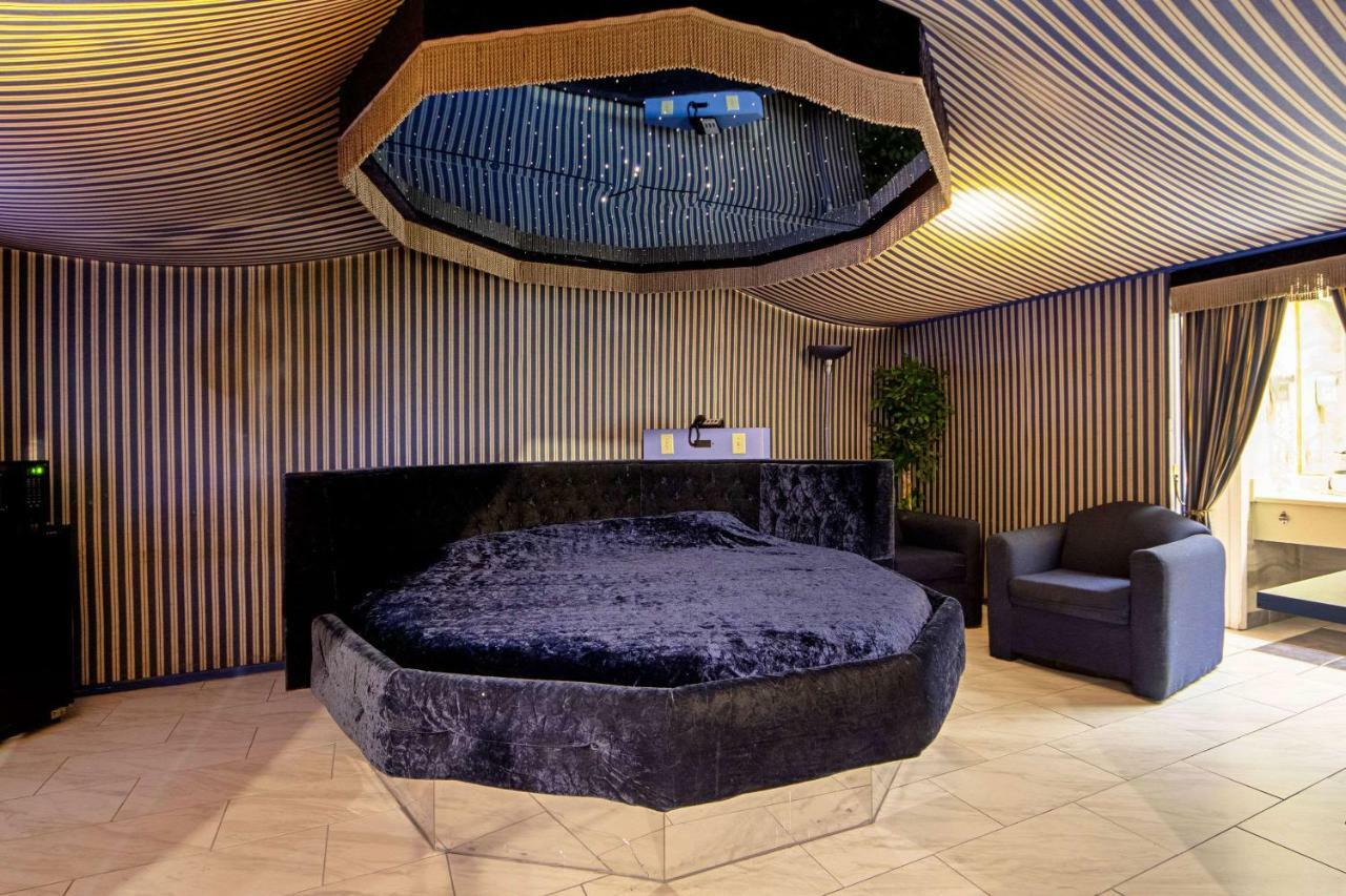 Economy Inn & Suites Дентон Экстерьер фото