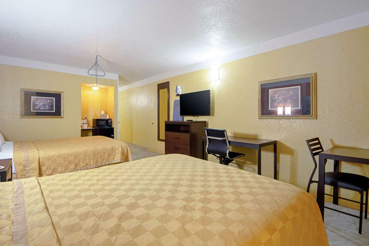 Economy Inn & Suites Дентон Экстерьер фото