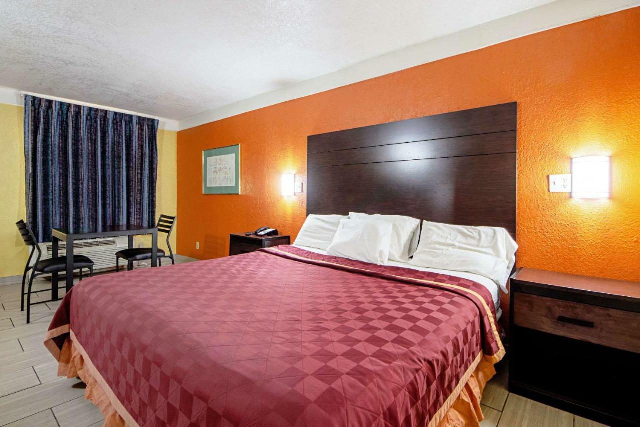 Economy Inn & Suites Дентон Экстерьер фото