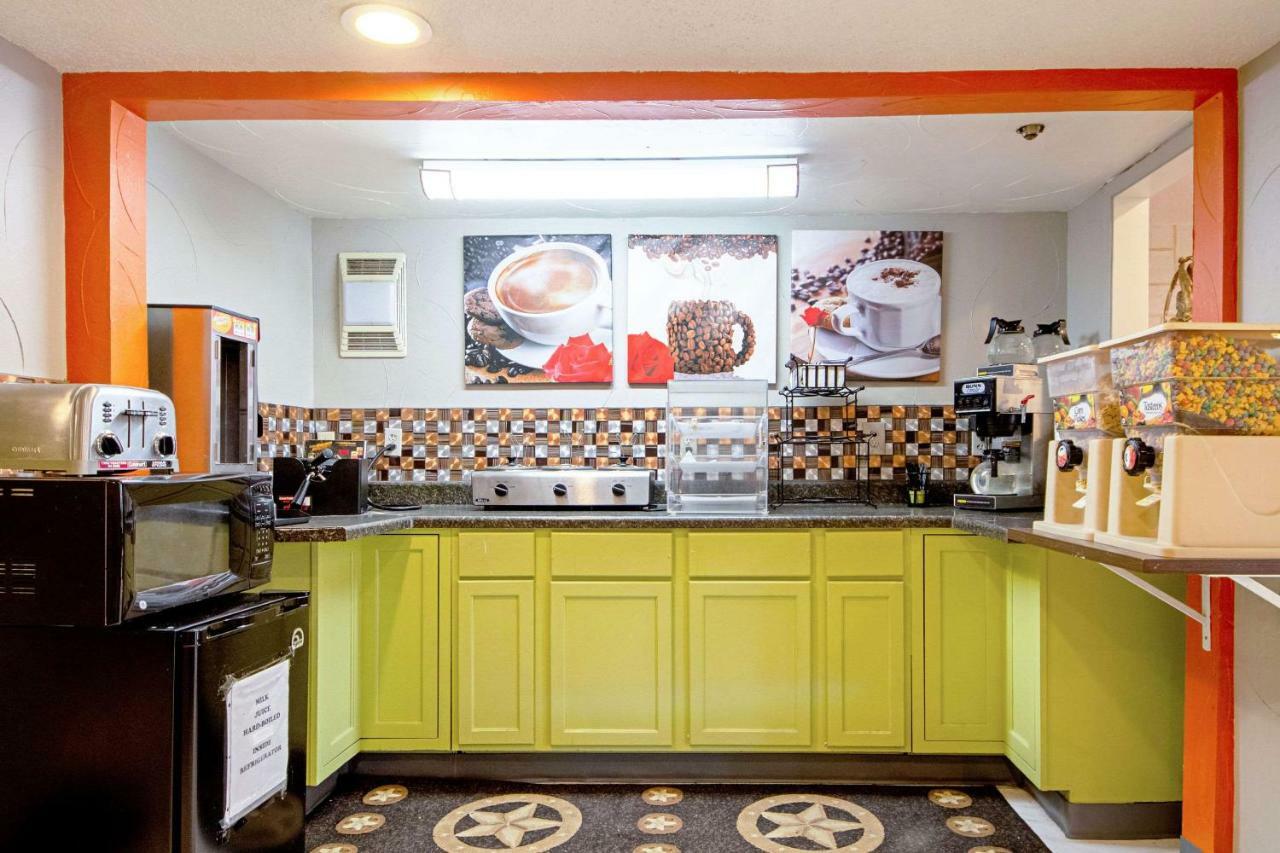 Economy Inn & Suites Дентон Экстерьер фото