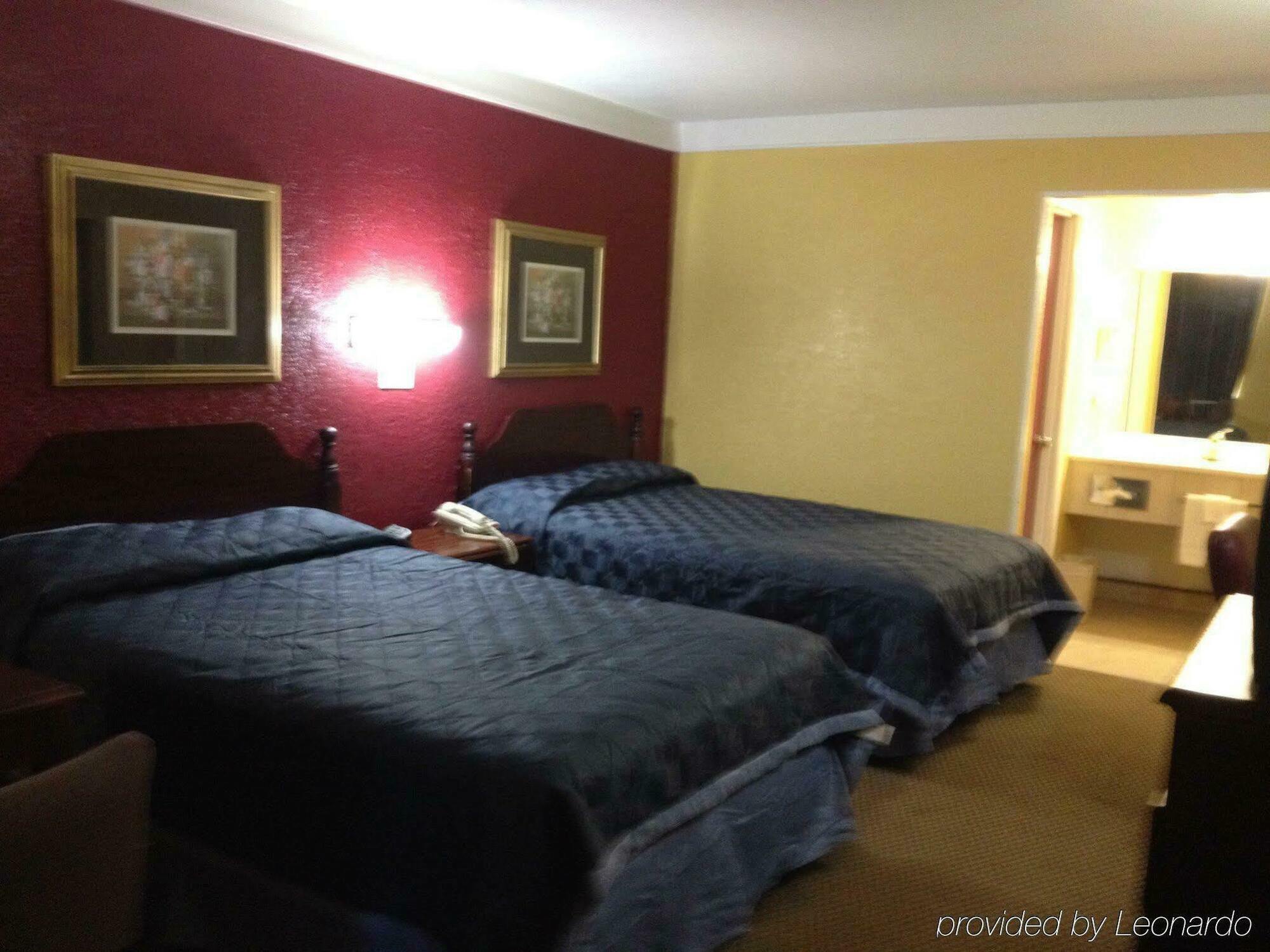 Economy Inn & Suites Дентон Экстерьер фото